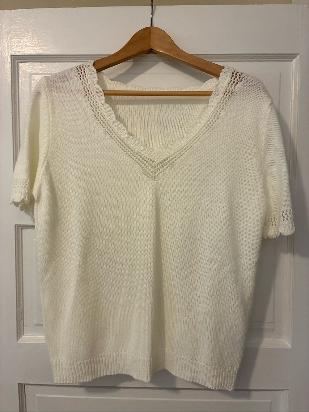 Cream V-Neck Short Sleeve Sweater